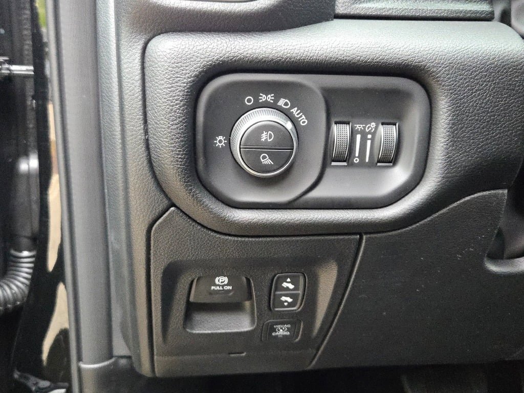 New 2026 RAM 1500 4x4 Crew Cab image 25
