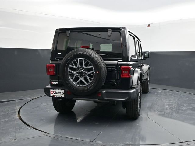 Used 2025 Jeep Wrangler Sahara image 7