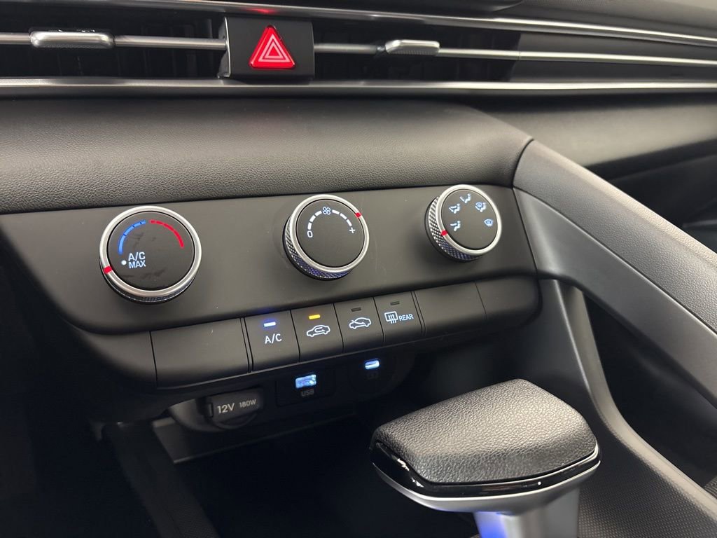New 2026 Hyundai Elantra SE FWD image 32