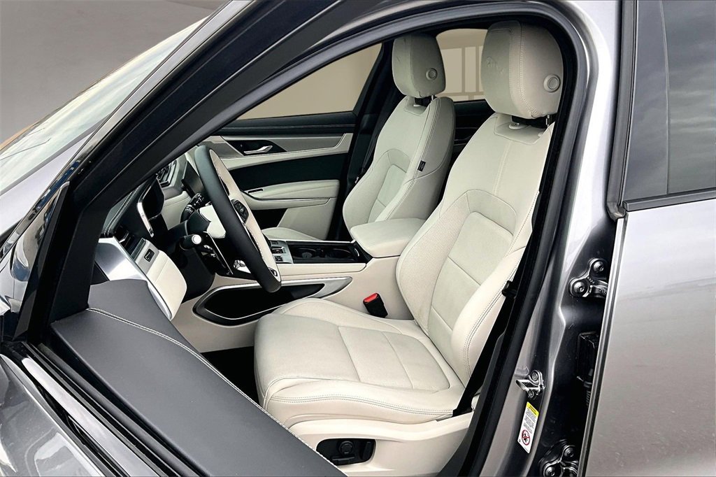 Used 2026 Jaguar F-PACE R-Dynamic S image 25