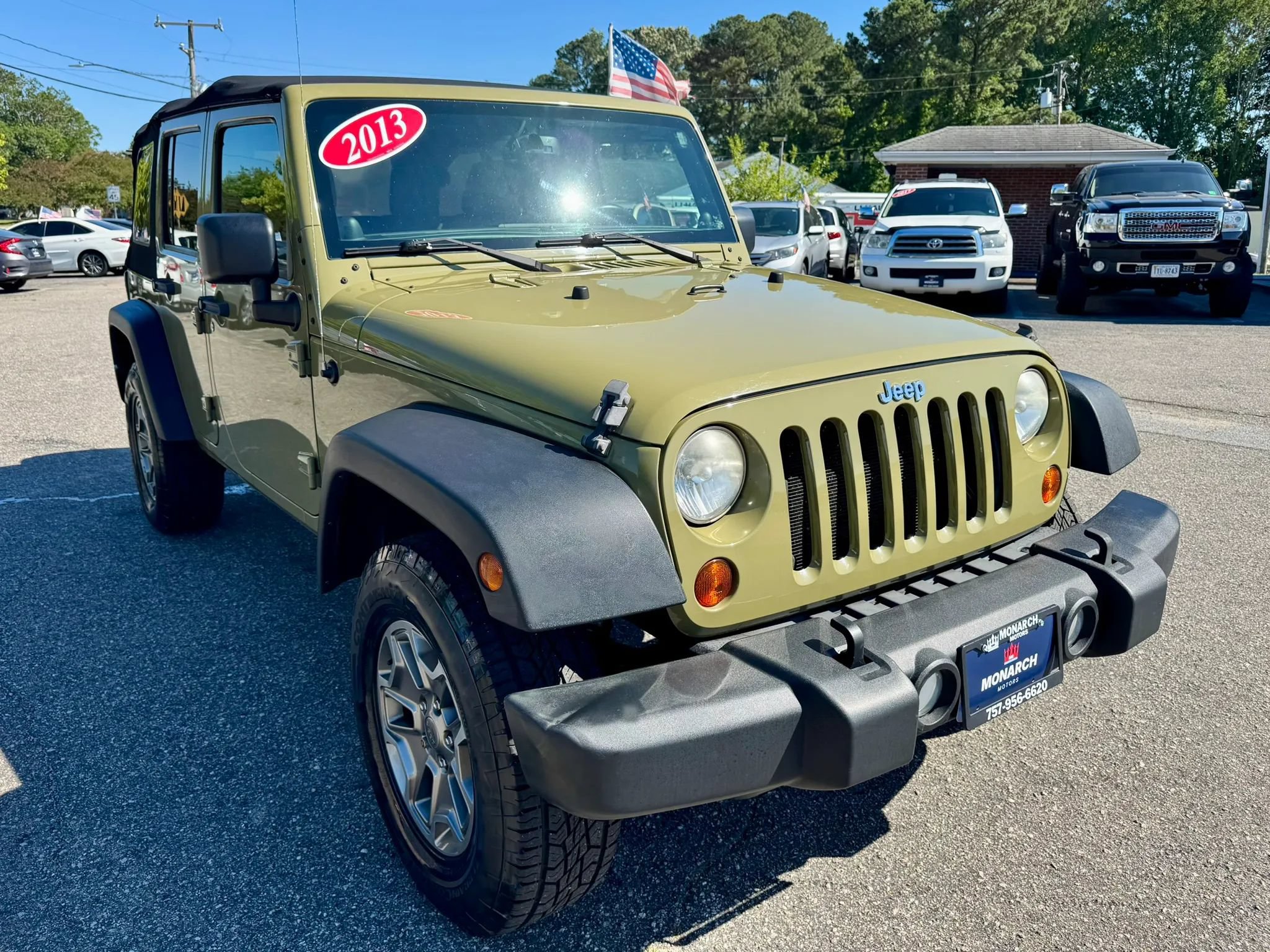 Used 2013 Jeep Wrangler Unlimited Rubicon w/ Dual Top Group AWD/4WD image 7