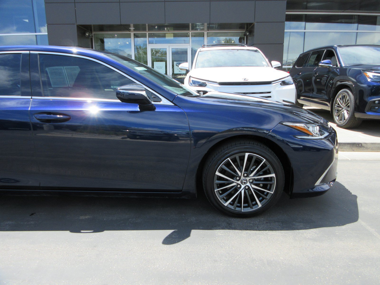 Used 2025 Lexus ES 300h w/ Premium Package FWD image 12