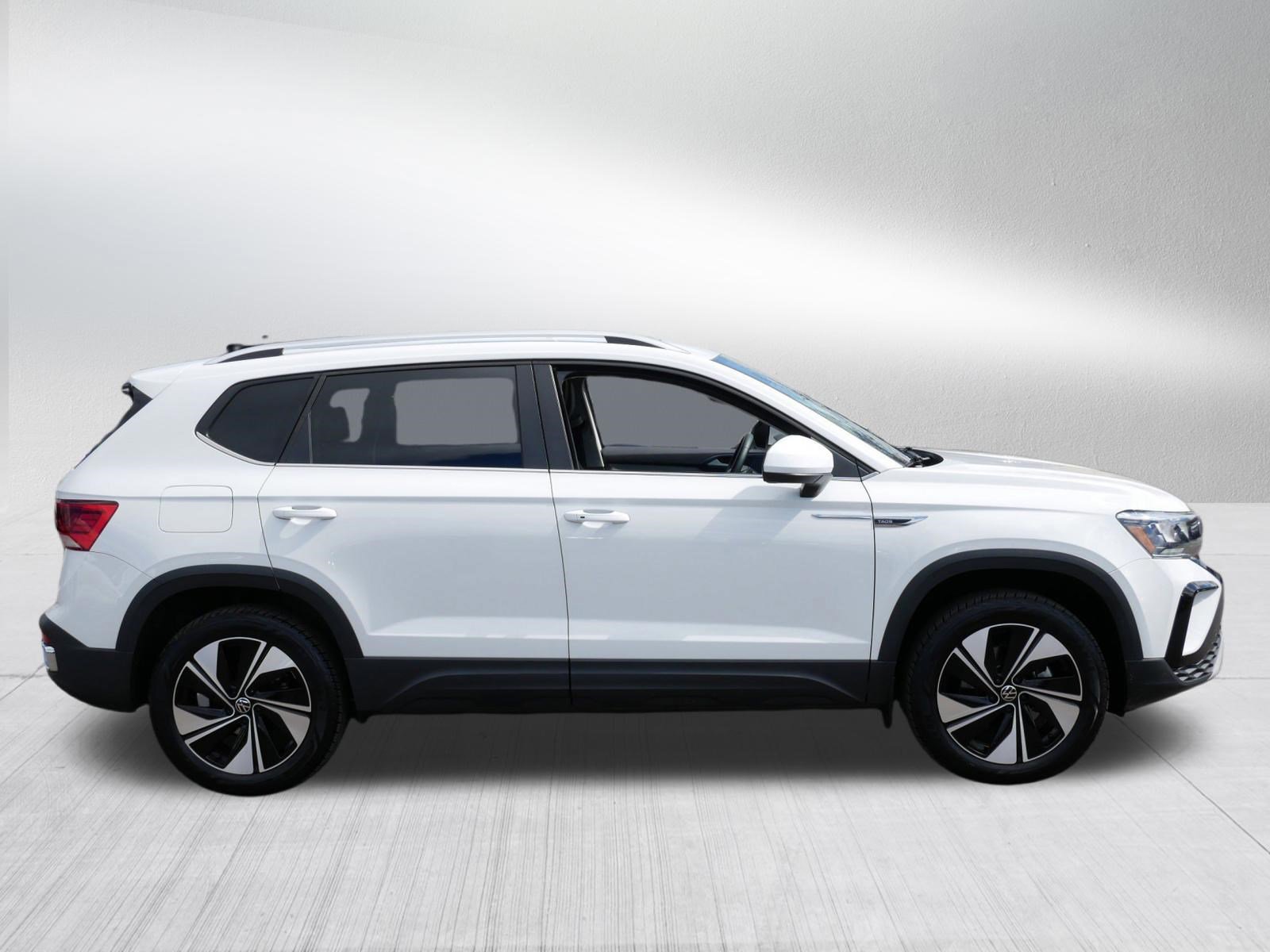 Certified 2024 Volkswagen Taos SE w/ Panoramic Sunroof Package AWD/4WD image 8