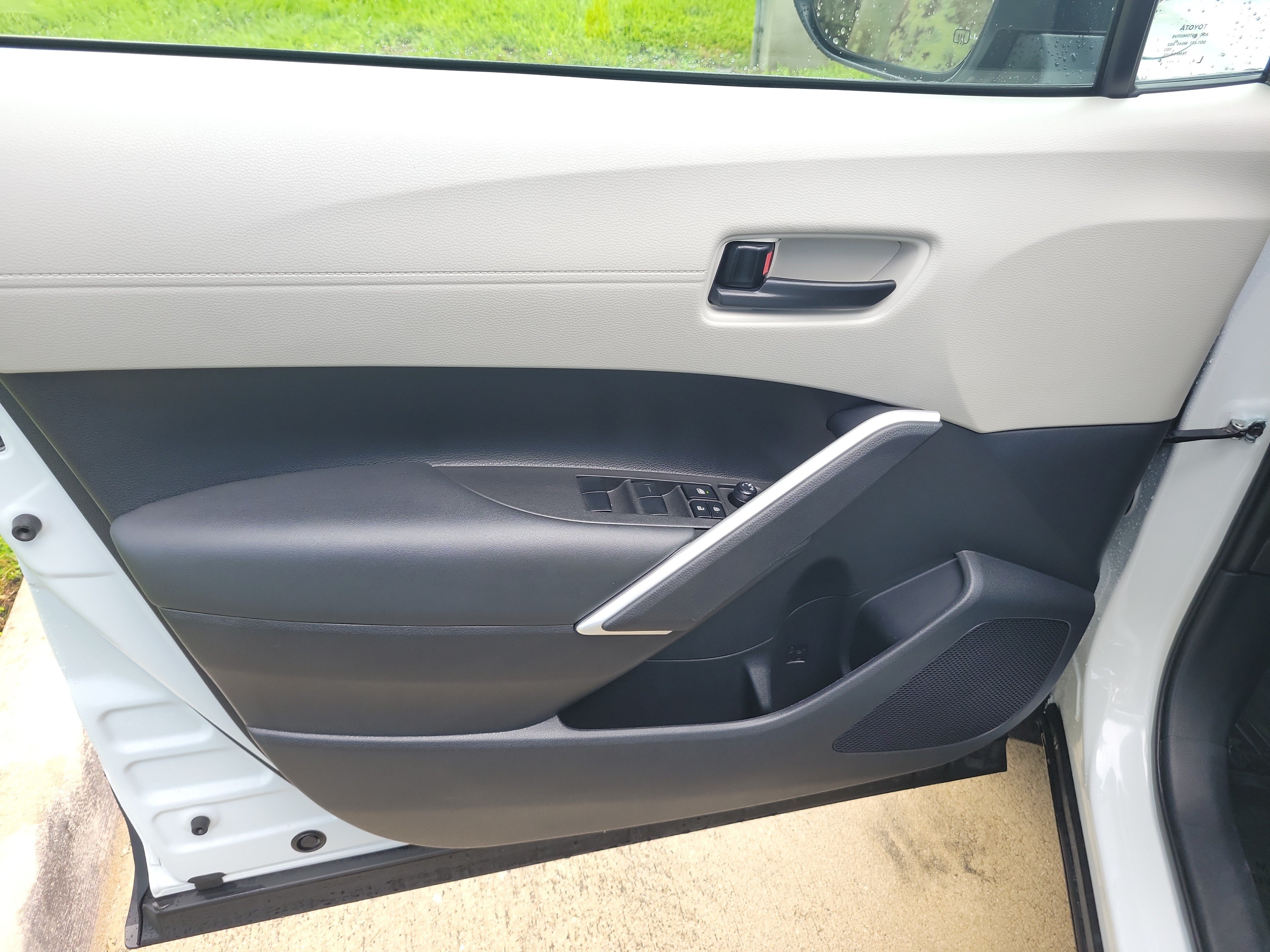 Used 2025 Toyota Corolla Cross LE FWD image 20