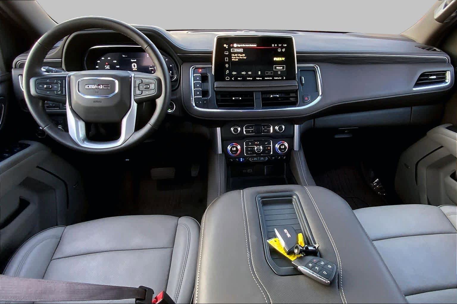 Used 2024 GMC Yukon SLT w/ SLT Luxury Package RWD image 15