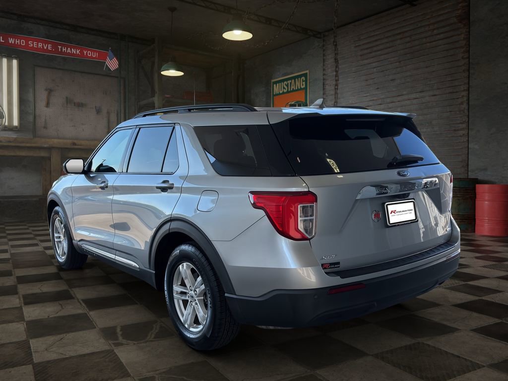 Used 2020 Ford Explorer XLT image 4