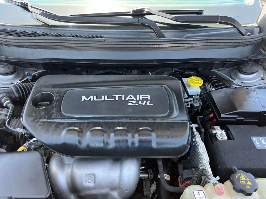 Used 2019 Jeep Cherokee Latitude Plus FWD image 14