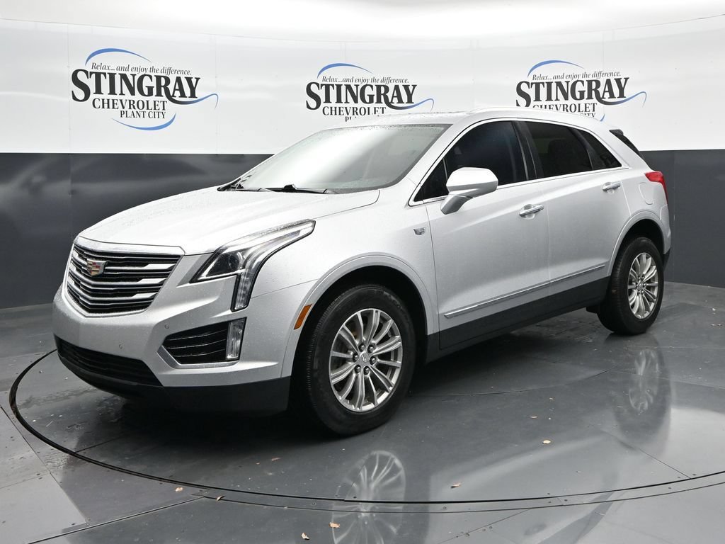 Used 2018 Cadillac XT5 Luxury w/ Driver Awareness Package FWD image 3