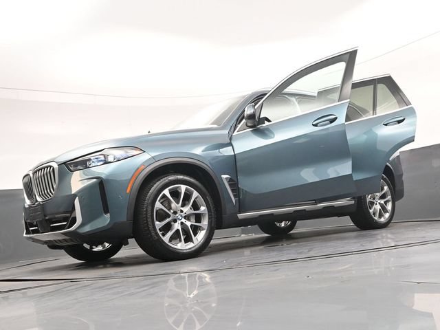 Used 2024 BMW X5 xDrive40i w/ Premium Package AWD/4WD image 45