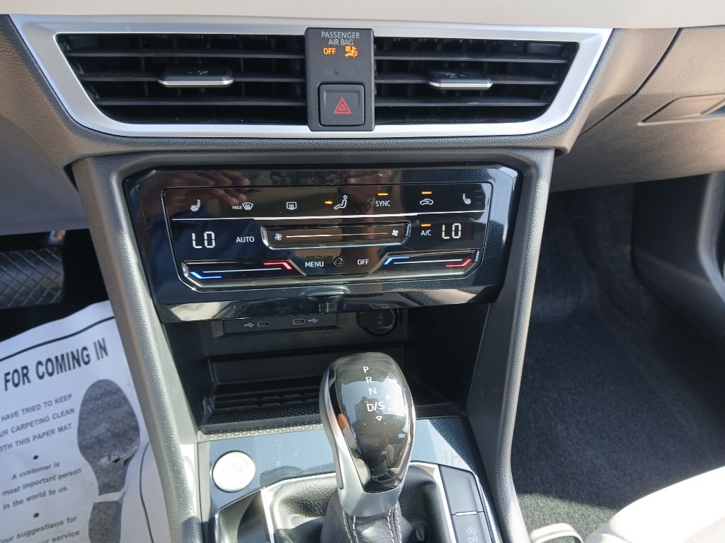 Certified 2025 Volkswagen Taos SE FWD image 16