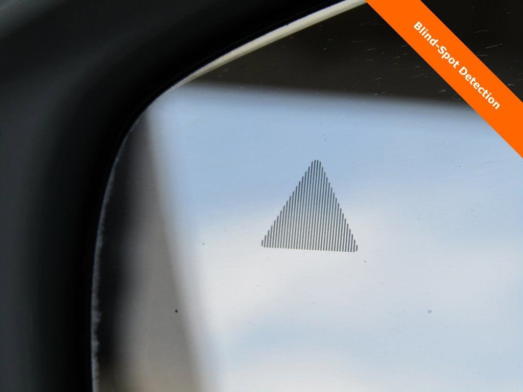 Used 2022 Chrysler Pacifica Touring-L image 7