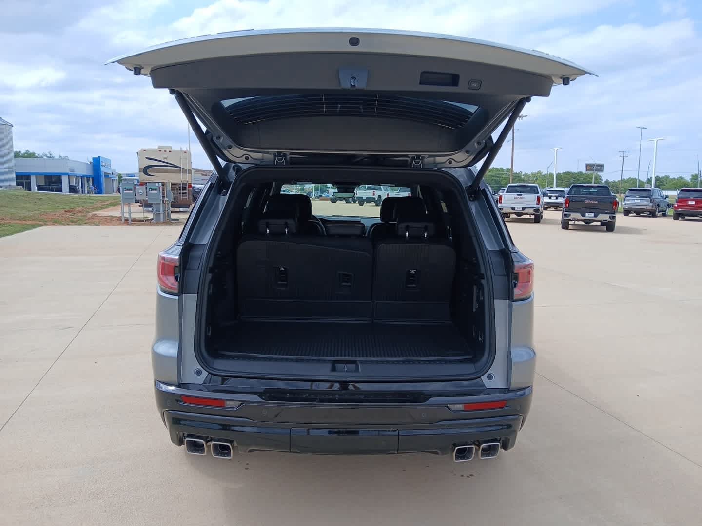 New 2026 GMC Acadia Denali Ultimate w/ LPO, Floor Liner Package AWD/4WD image 5