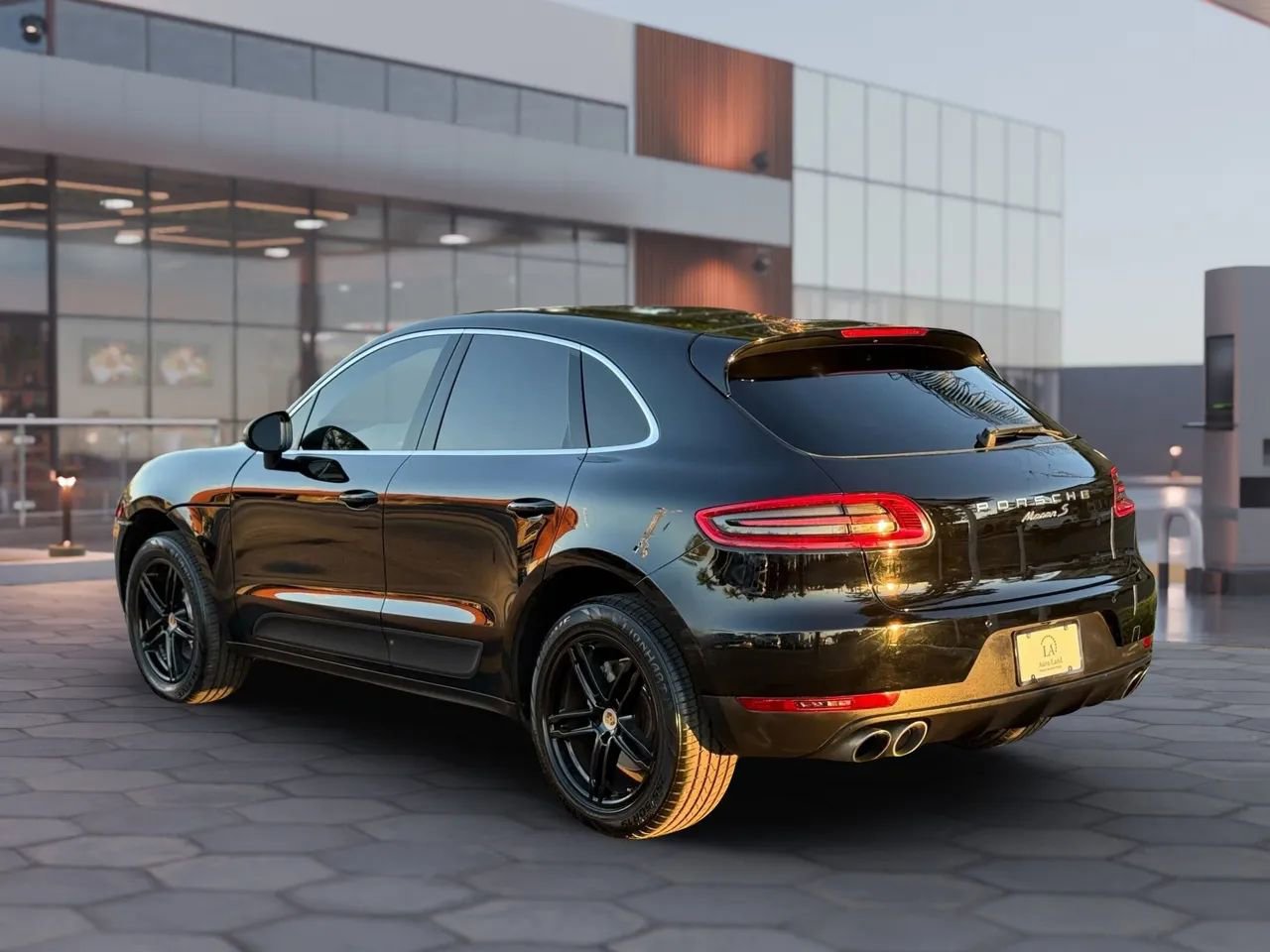 Used 2016 Porsche Macan S AWD/4WD image 4