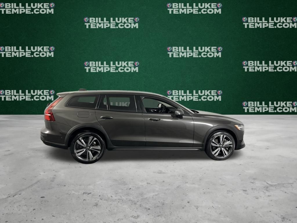 Used 2025 Volvo V60 B5 Cross Country Plus image 4
