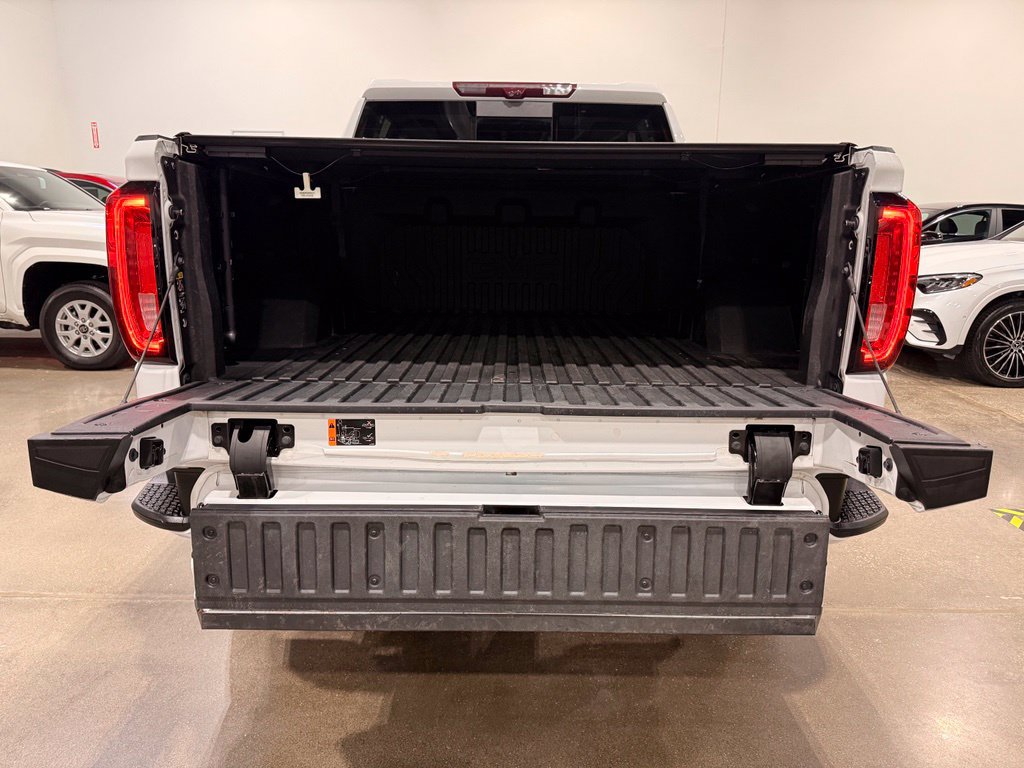 Used 2024 GMC Sierra 1500 AT4 w/ Technology Package AWD/4WD image 9