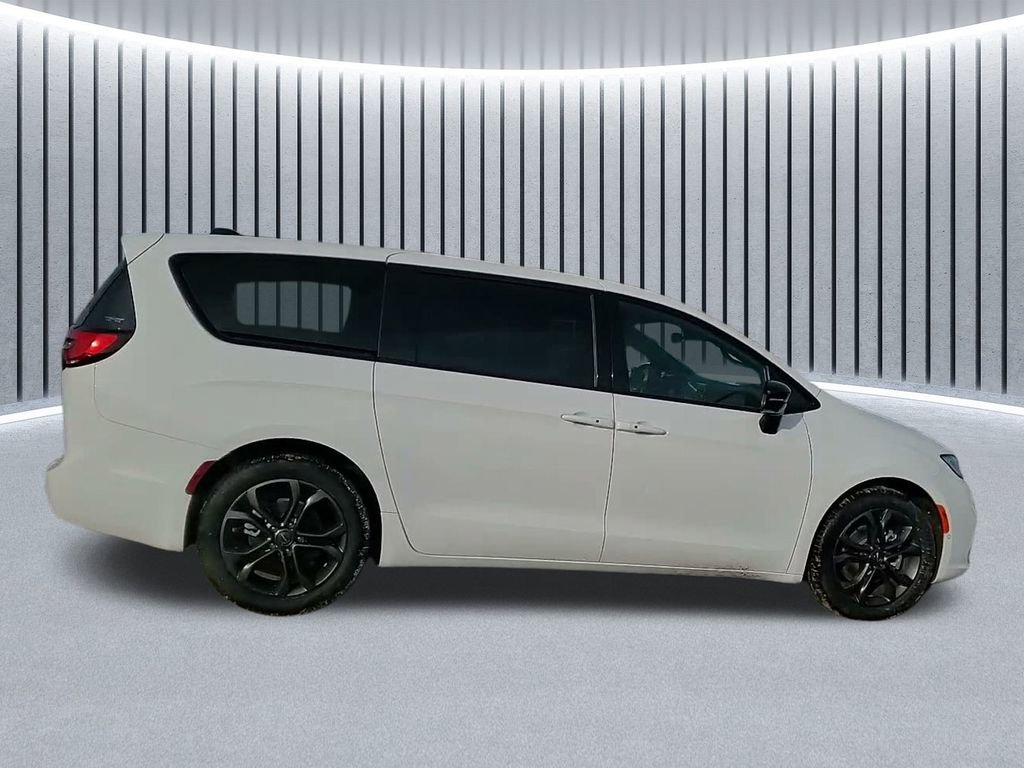 New 2026 Chrysler Pacifica Select FWD image 5