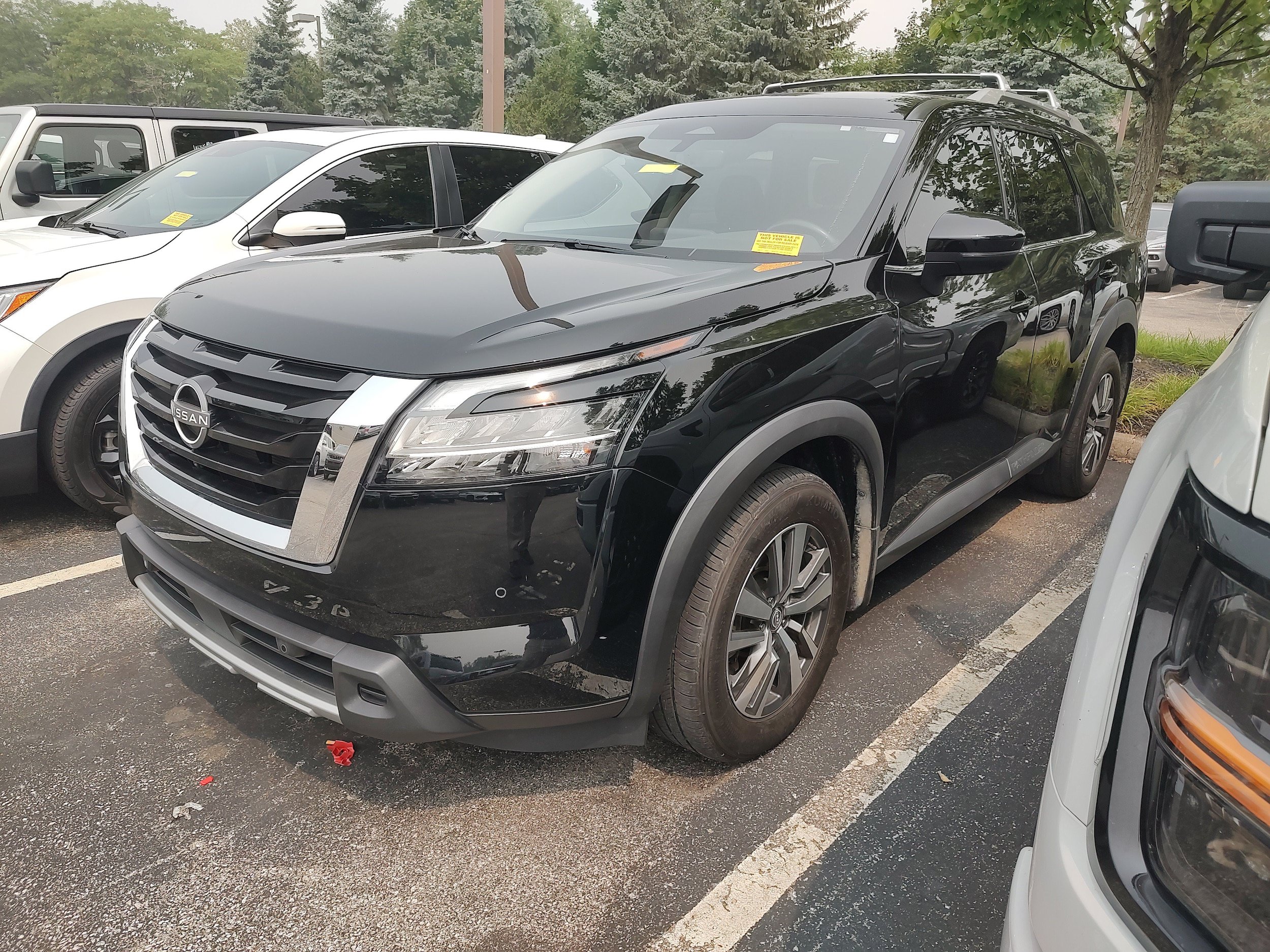 Used 2023 Nissan Pathfinder SL AWD/4WD image 1