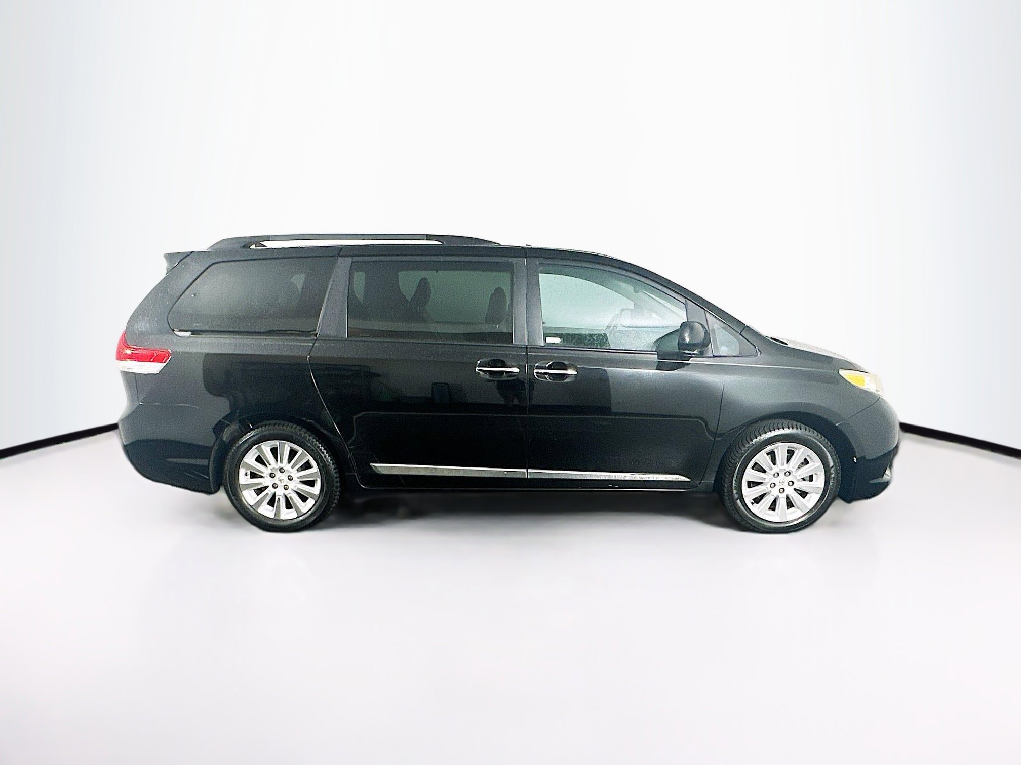 Used 2011 Toyota Sienna Limited w/ Premium Pkg FWD image 10