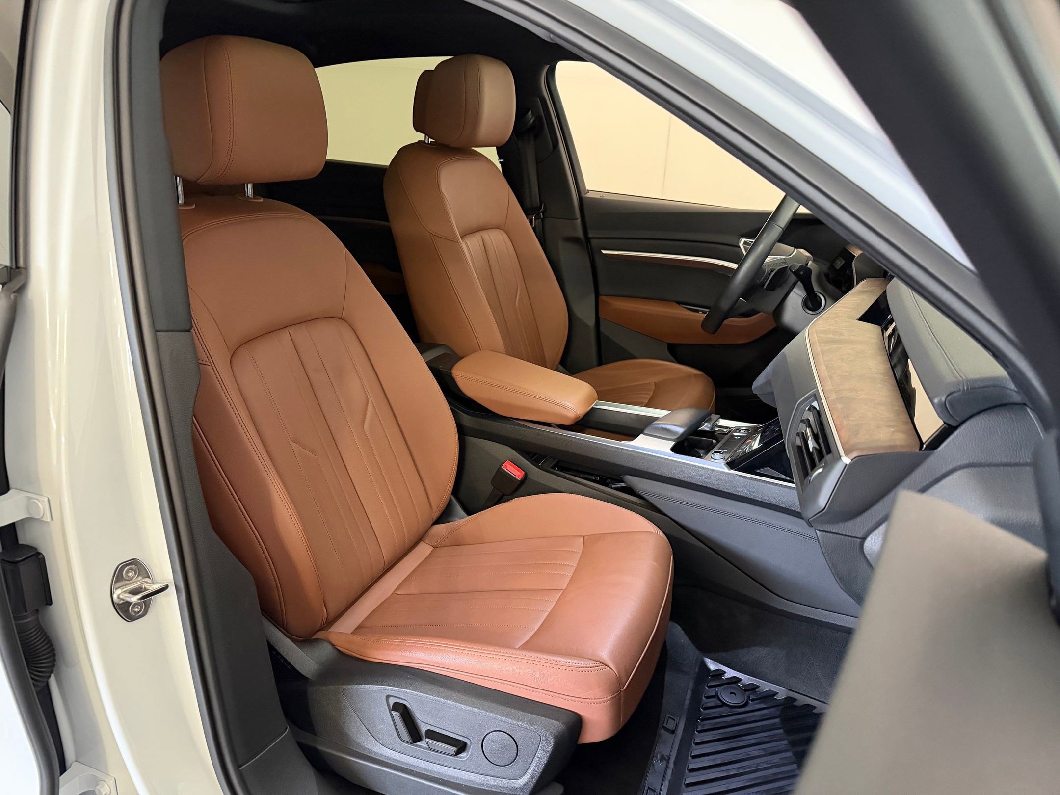 Certified 2023 Audi e-tron Premium w/ Convenience Plus Package AWD/4WD image 30