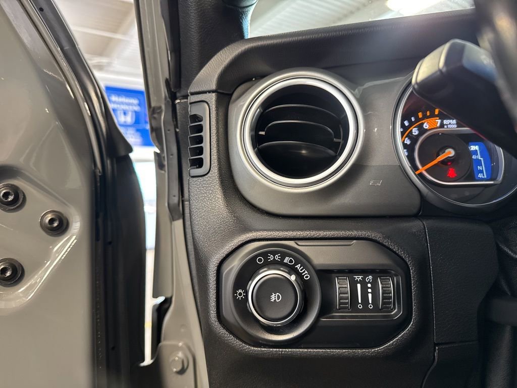 Used 2021 Jeep Wrangler Unlimited Sahara w/ Uconnect 4C Nav & Sound Group image 19
