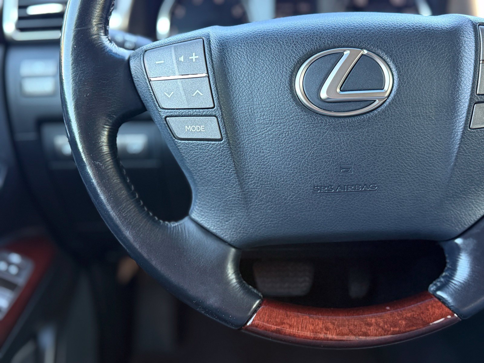 Used 2015 Lexus LX 570 4WD image 26