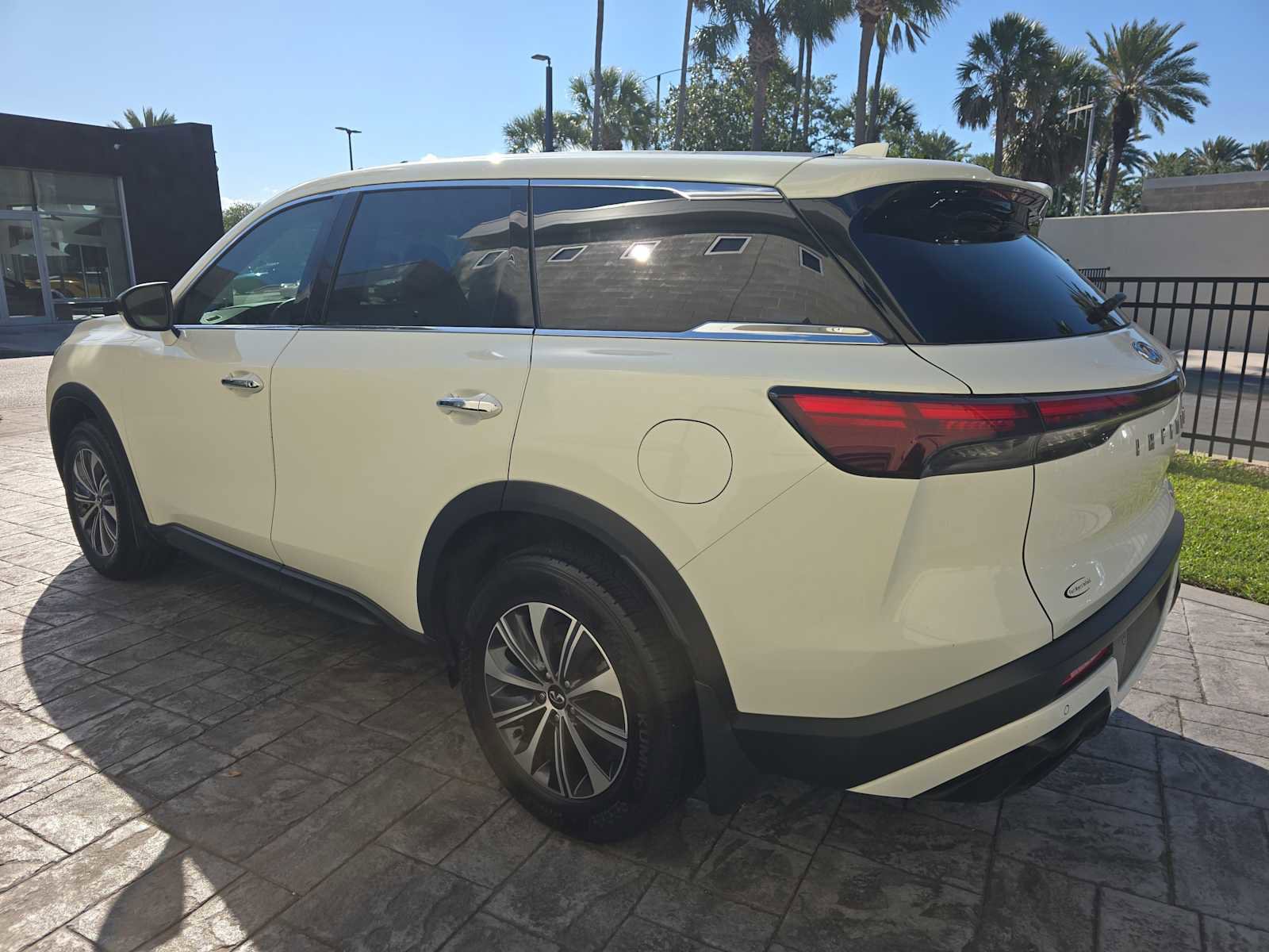 Used 2023 INFINITI QX60 Pure FWD image 6