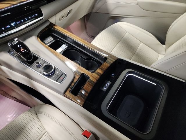 Used 2023 Cadillac Escalade Premium Luxury Platinum AWD/4WD image 17