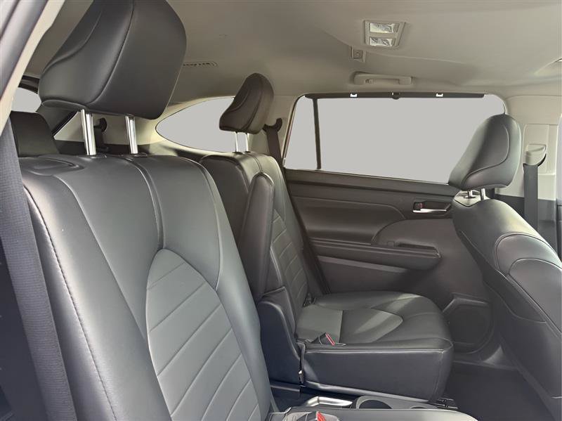 Used 2021 Toyota Highlander XLE FWD image 36