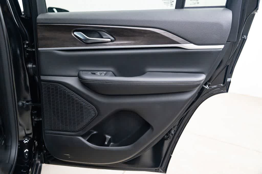 New 2026 Jeep Grand Cherokee Altitude AWD/4WD image 27