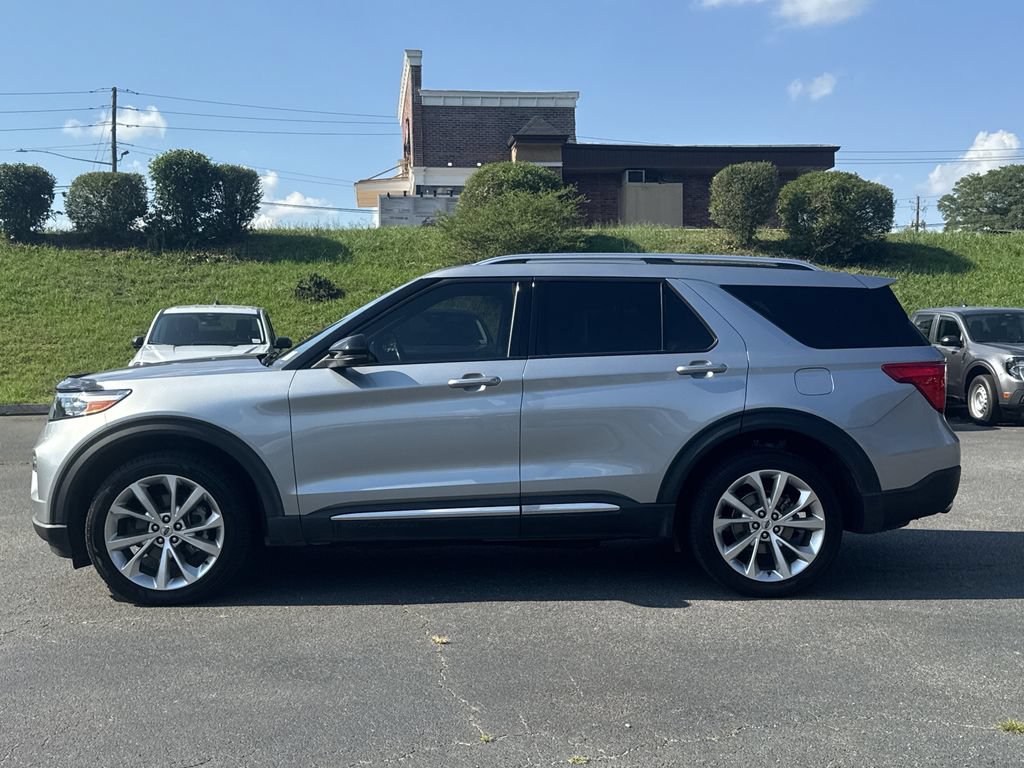 Used 2023 Ford Explorer Platinum w/ Technology Package AWD/4WD image 4