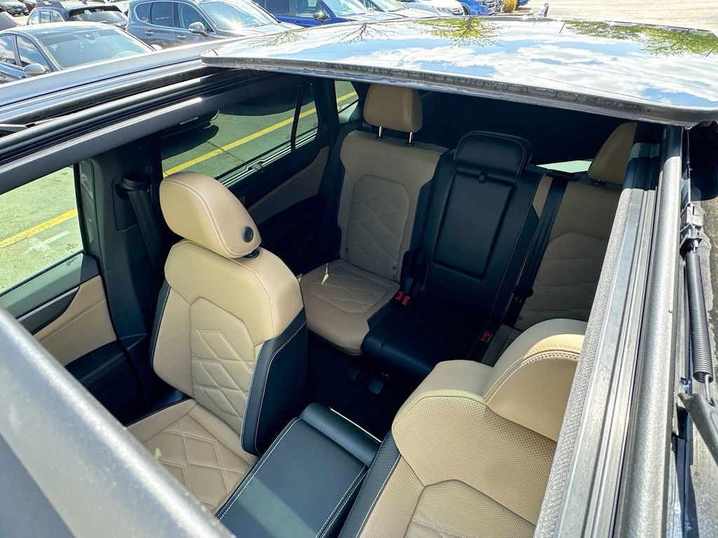 Used 2024 Volkswagen Atlas Cross Sport SE image 26