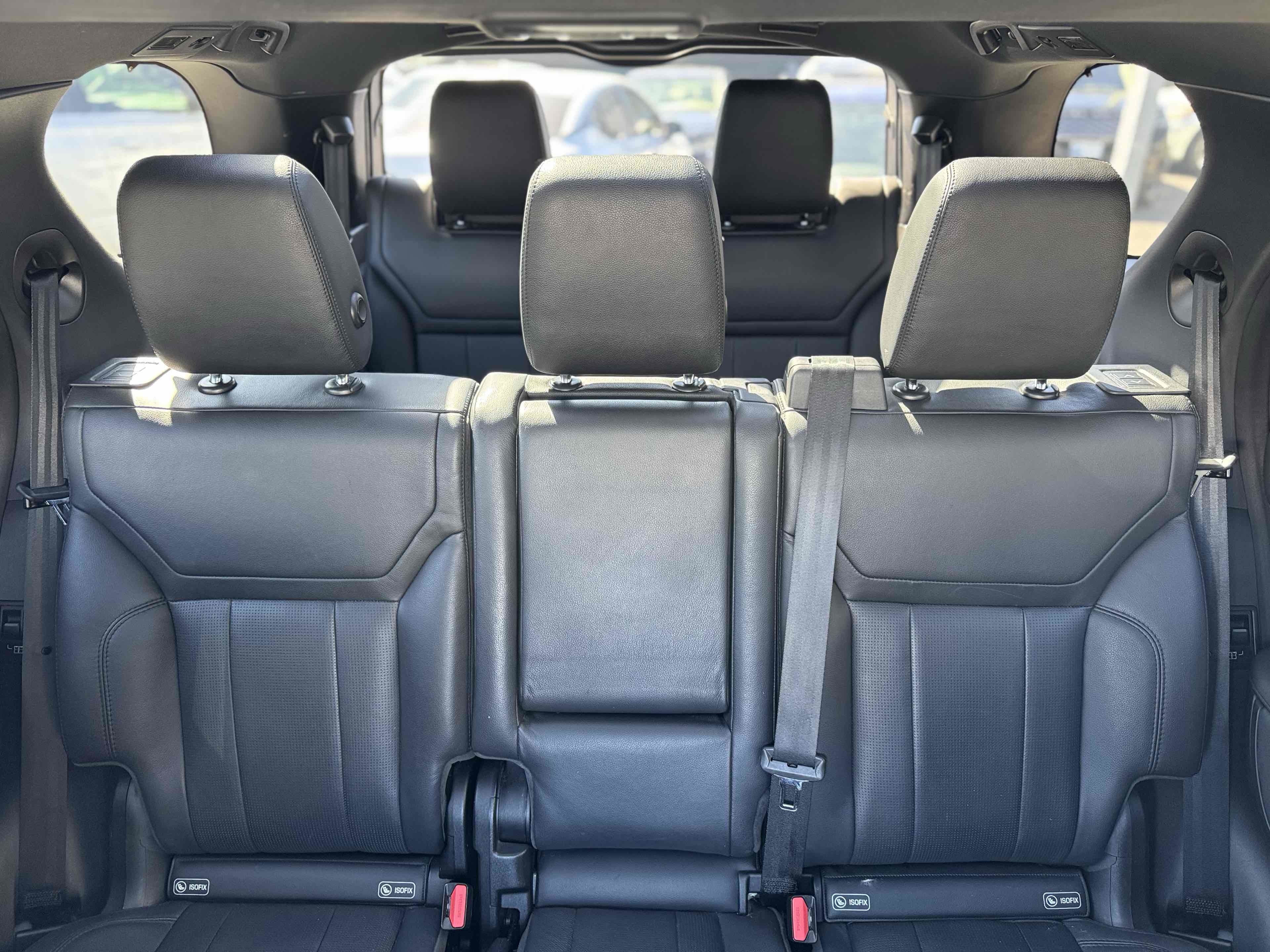 Used 2018 Land Rover Discovery HSE AWD/4WD image 35