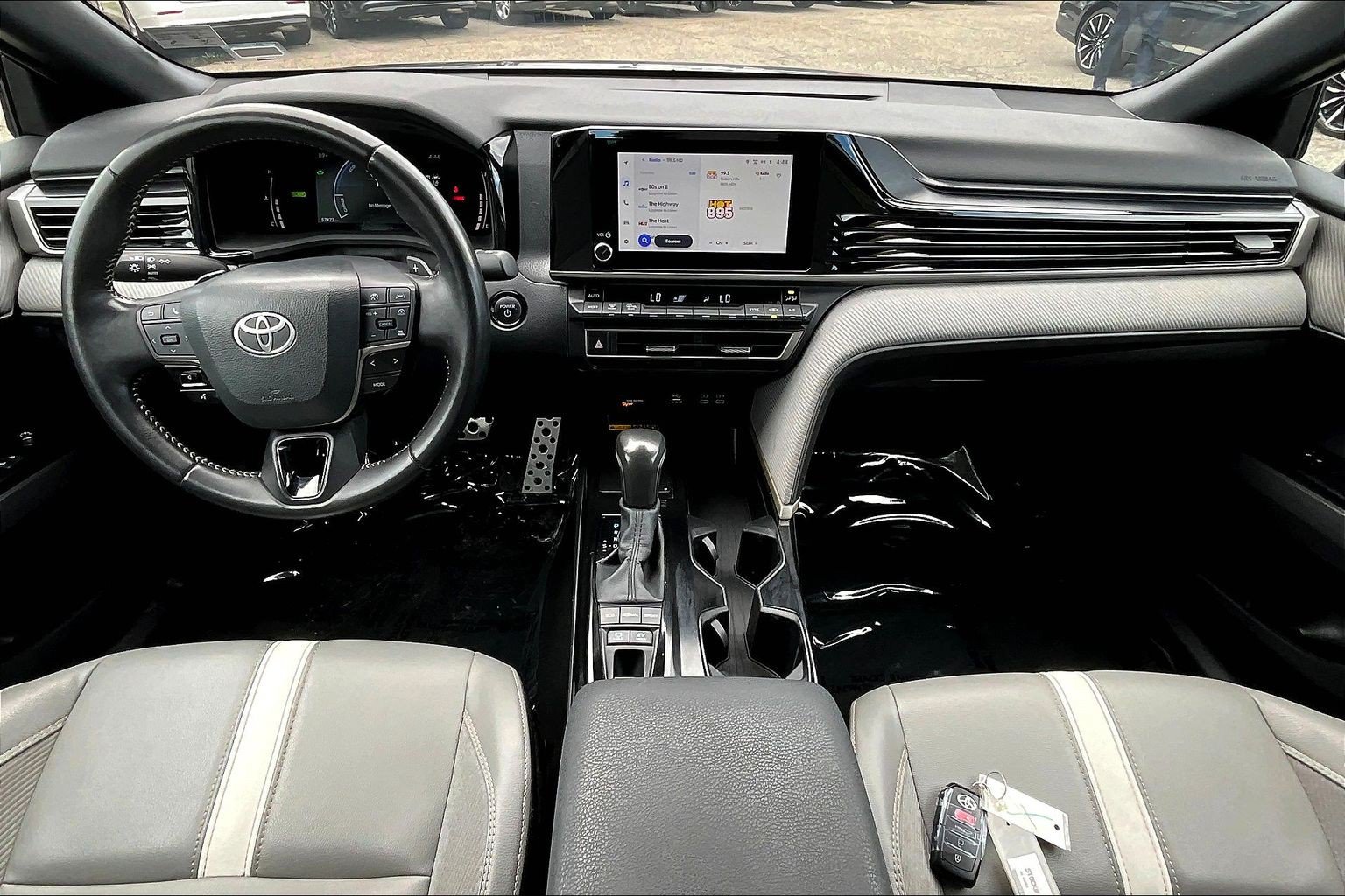 Used 2025 Toyota Camry SE FWD image 14