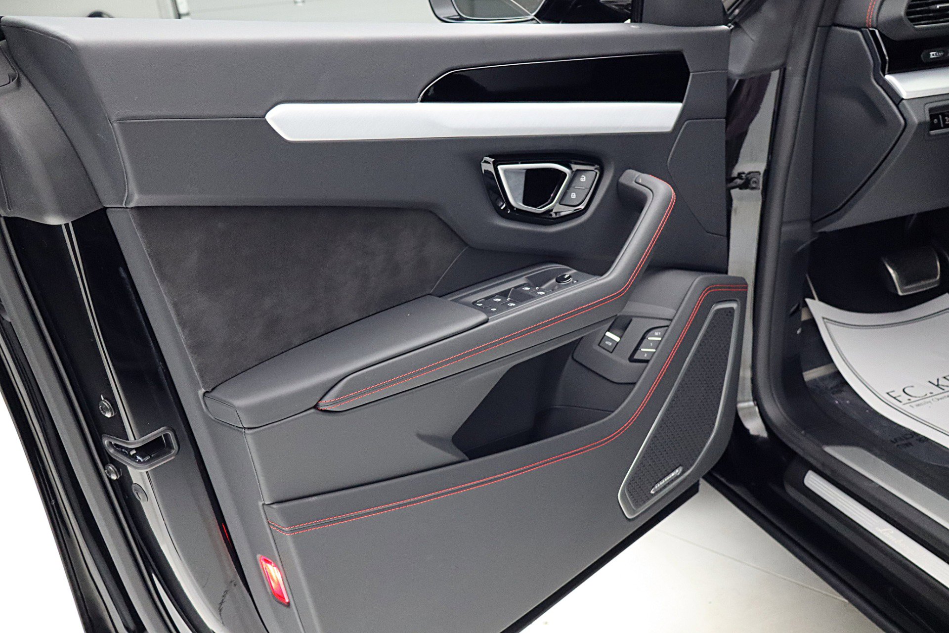 Used 2024 Lamborghini Urus S image 54