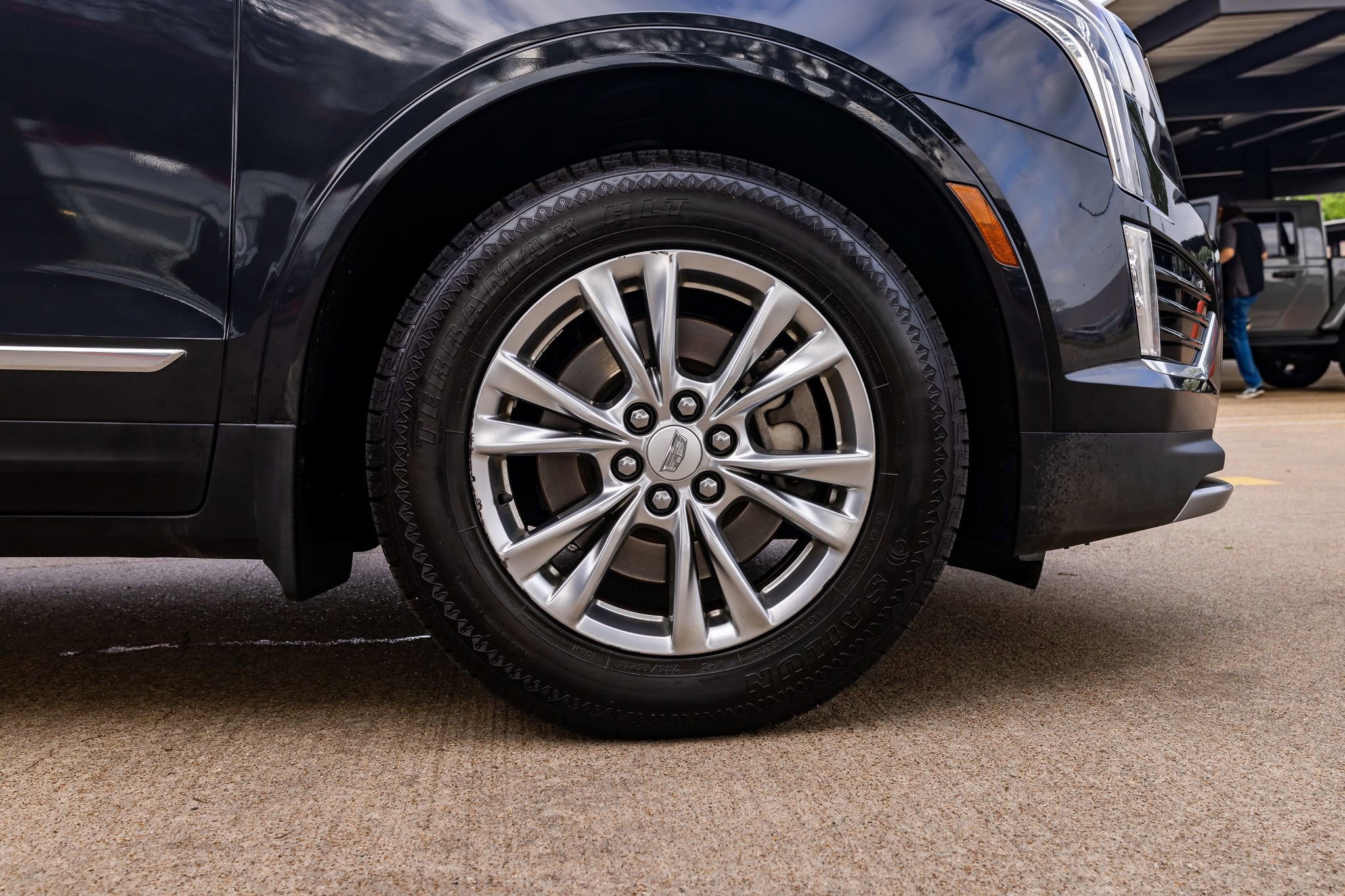 Used 2020 Cadillac XT5 Premium Luxury w/ LPO, Floor Liner Package image 11