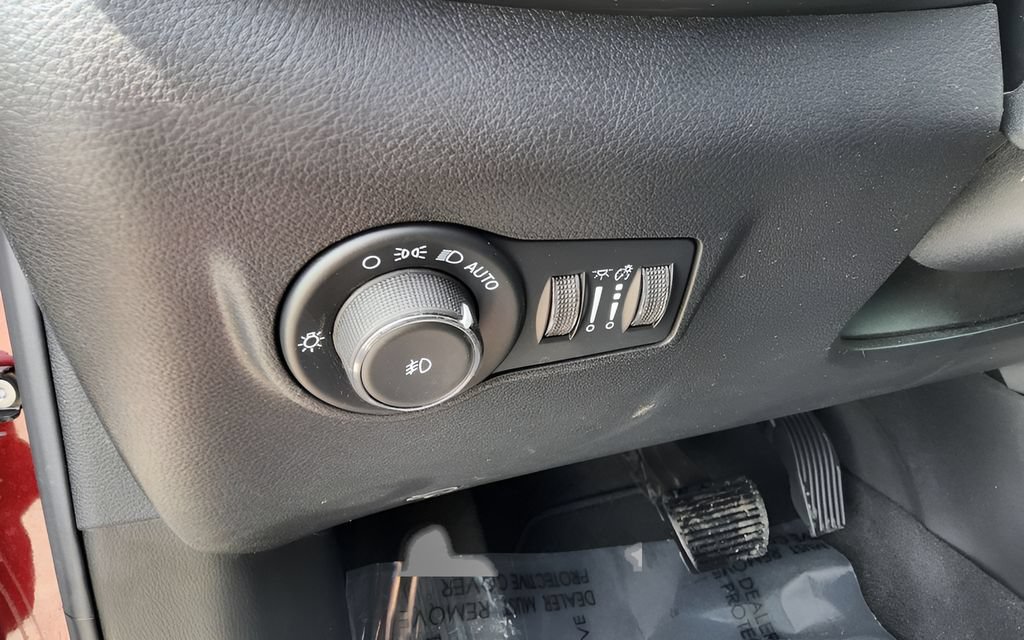 Used 2022 Jeep Compass Limited AWD/4WD image 18