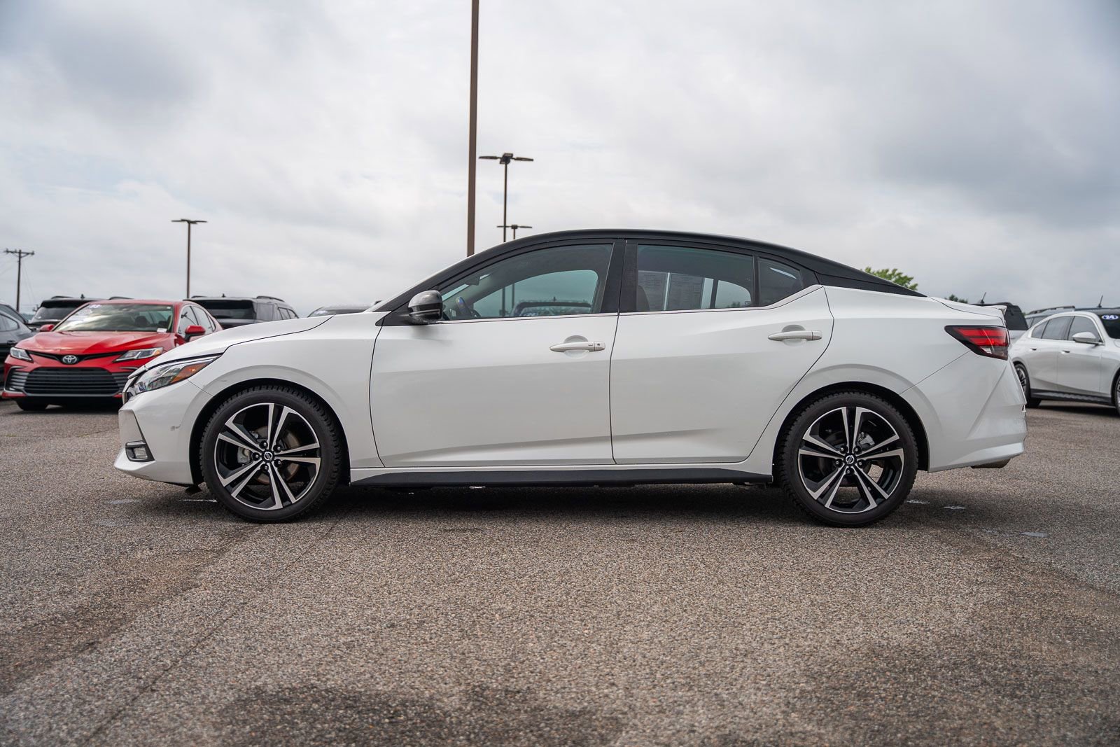 Used 2021 Nissan Sentra SR w/ Electronics Package FWD image 4