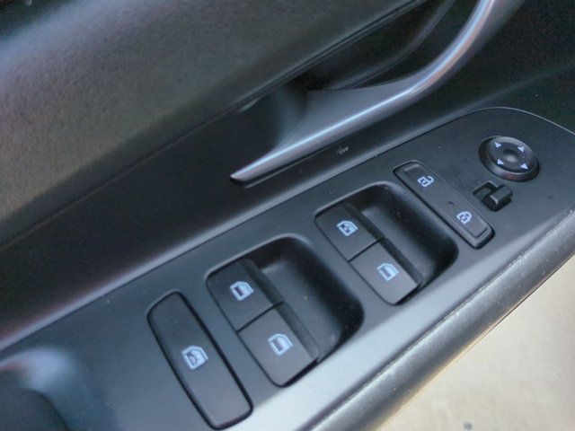 Used 2021 Hyundai Elantra SEL FWD image 12