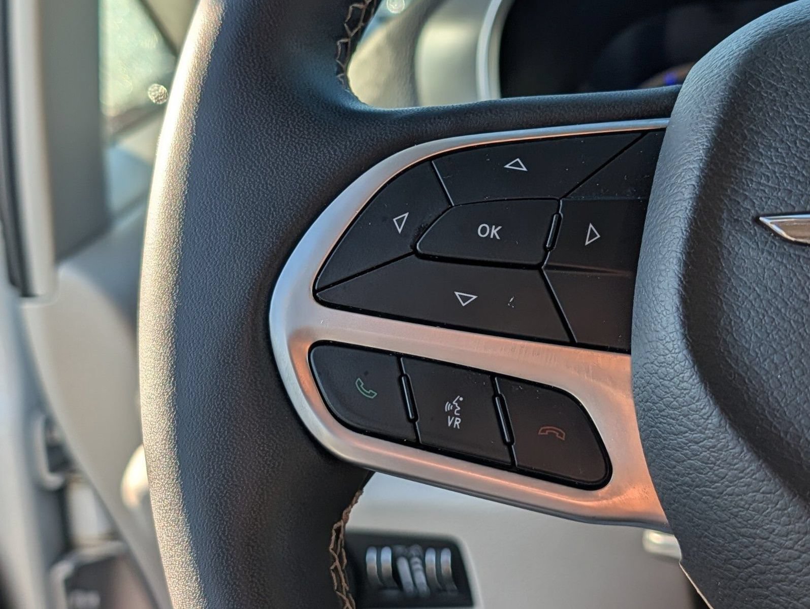 Used 2023 Chrysler Pacifica Touring-L FWD image 30