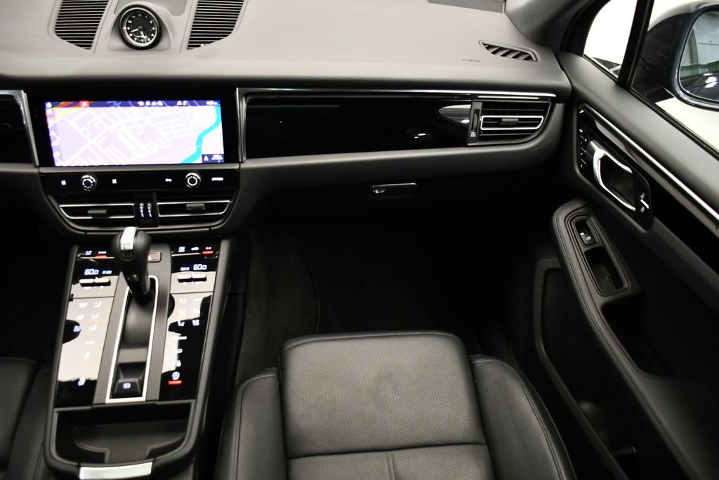 Used 2023 Porsche Macan S image 24