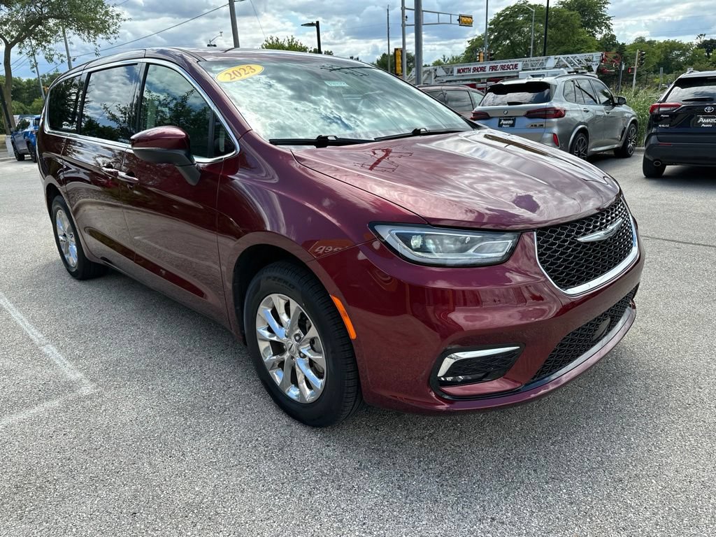 Used 2023 Chrysler Pacifica Touring-L AWD/4WD image 4