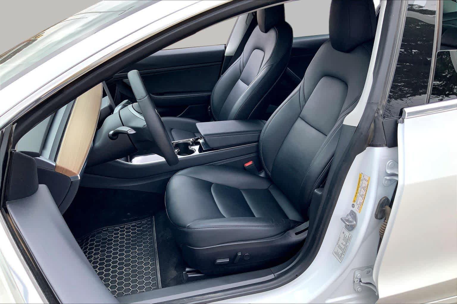 Used 2020 Tesla Model 3 Standard Range RWD image 5