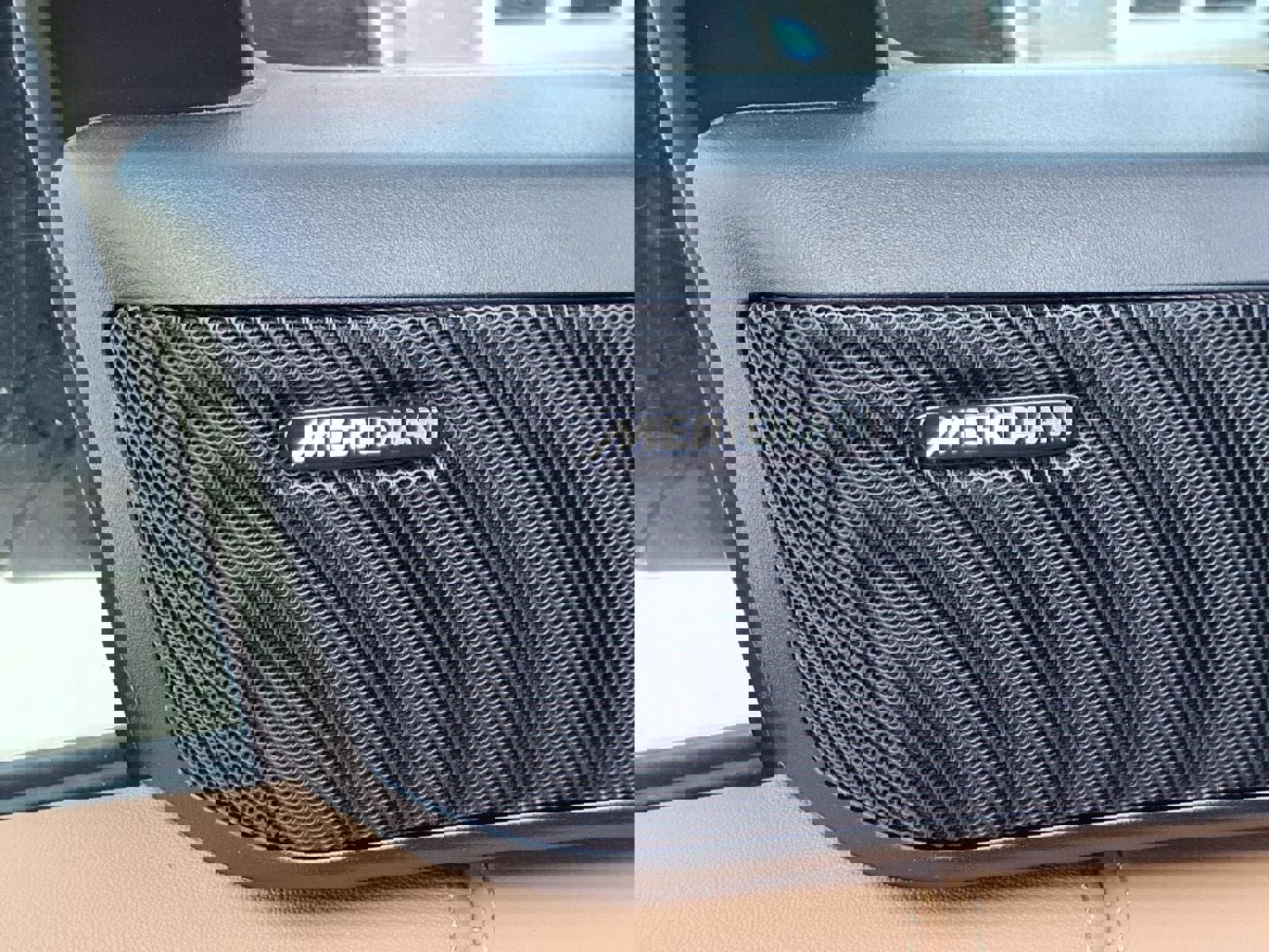 New 2026 Land Rover Range Rover Long Wheelbase SE image 12