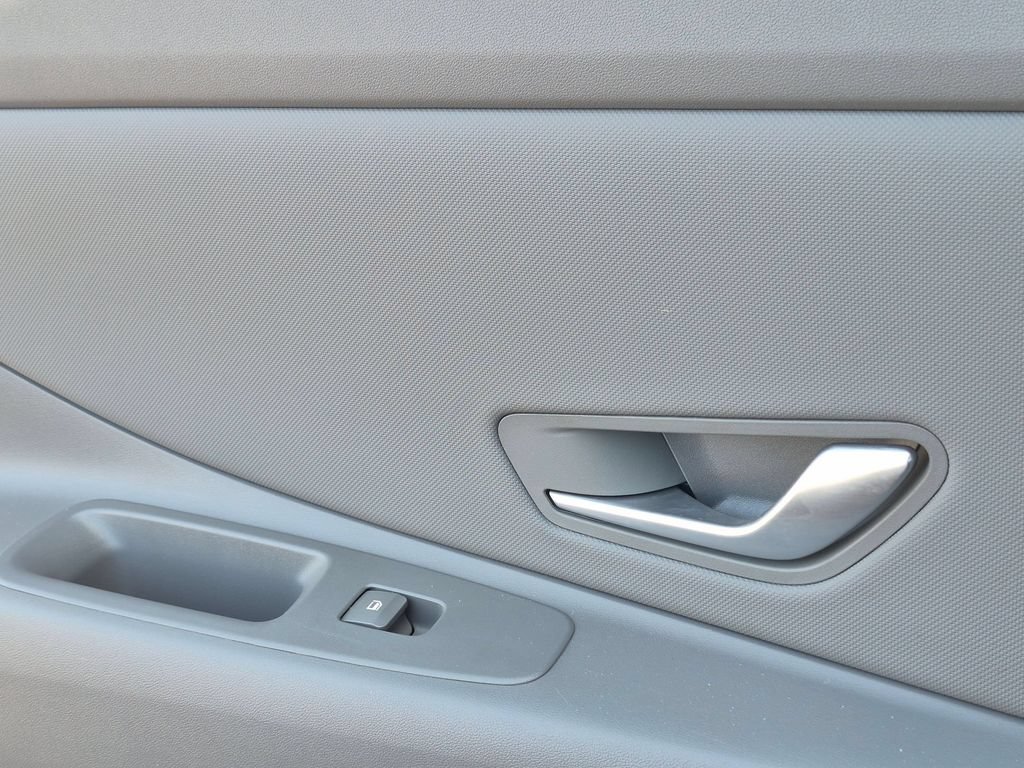 Used 2025 Hyundai Elantra SEL FWD image 27