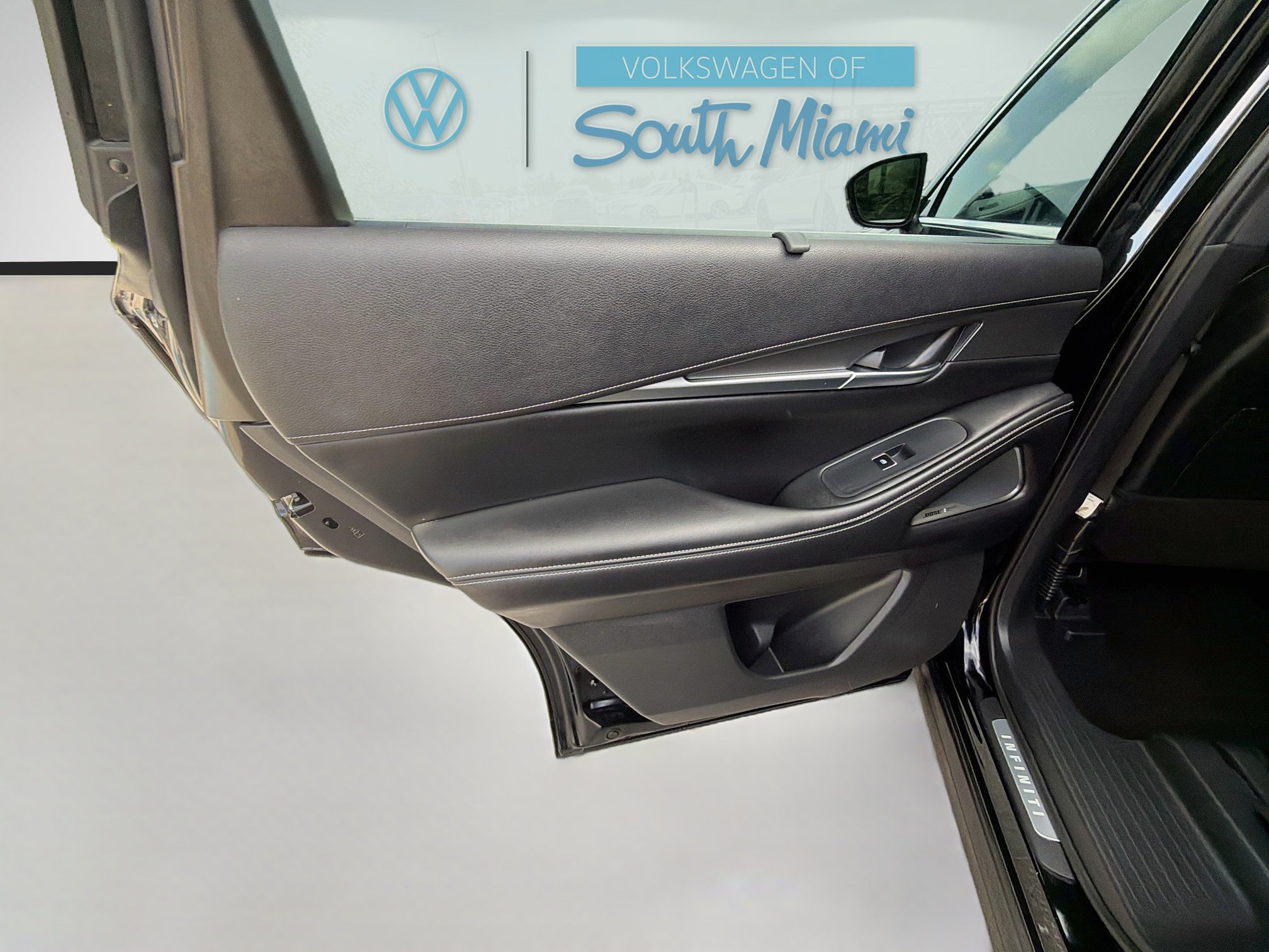 Used 2023 INFINITI QX60 Luxe w/ Performance Audio Package FWD image 26