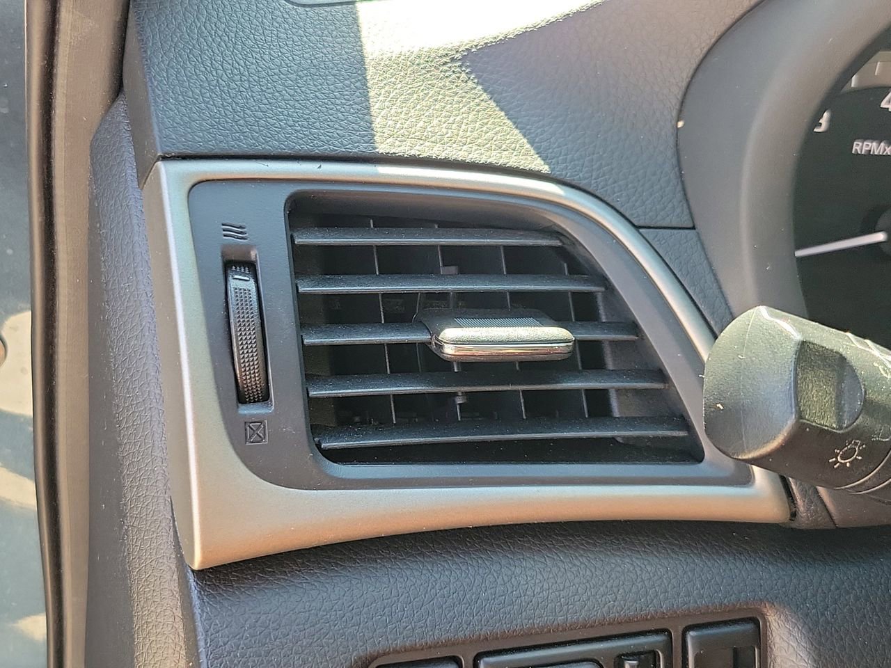 Used 2015 Nissan Sentra SL w/ Navigation Package FWD image 31