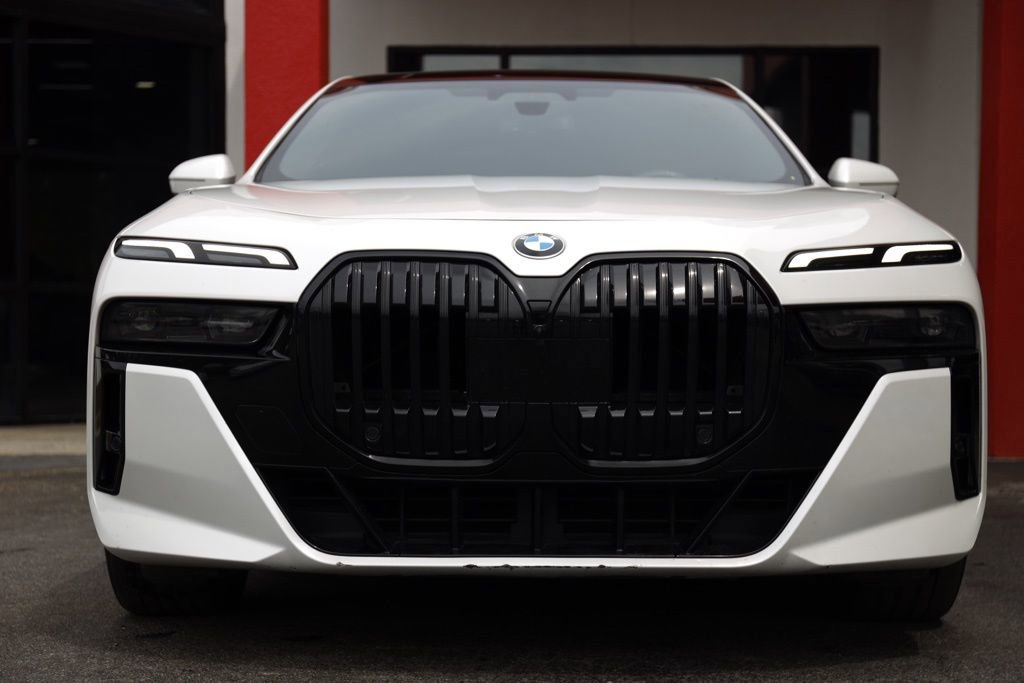 Used 2023 BMW 740i RWD image 3