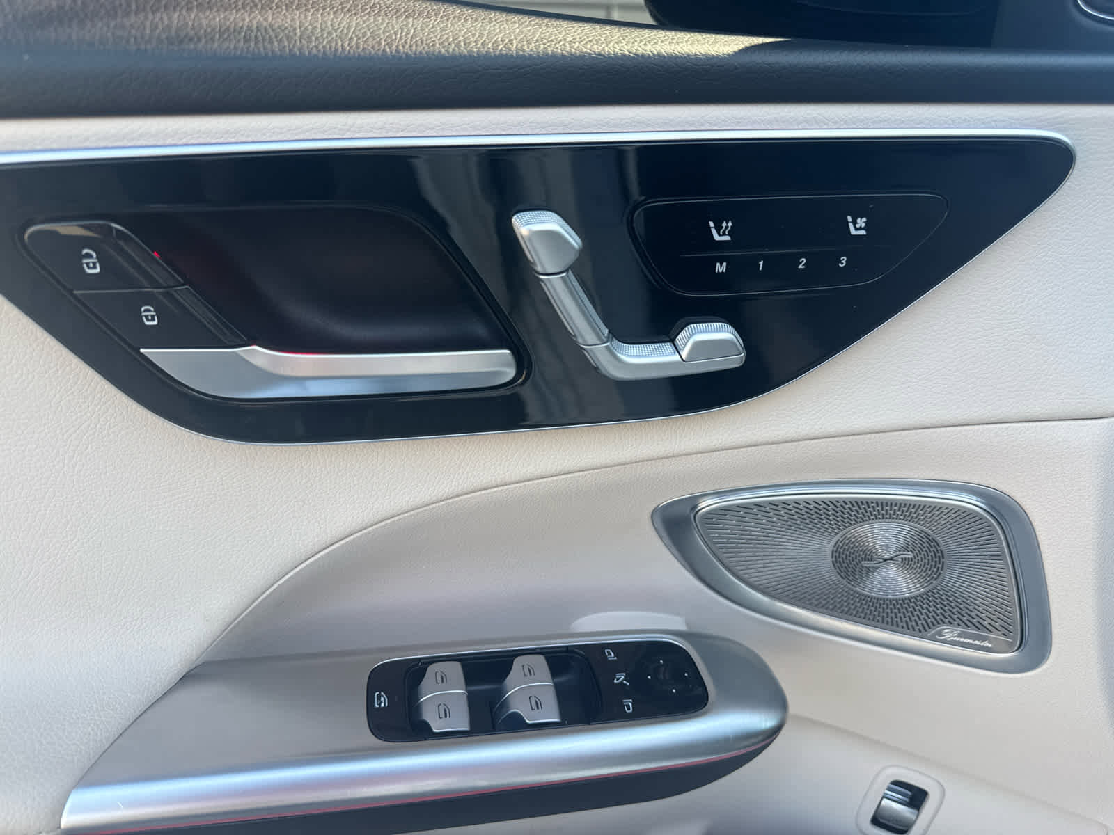 Used 2025 Mercedes-Benz C 300 Sedan image 14