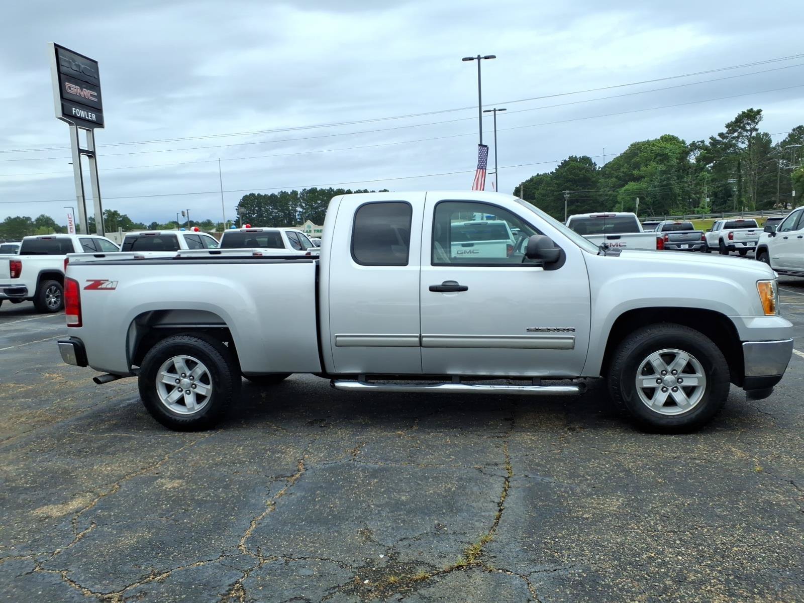 Used 2012 GMC Sierra 1500 SLE w/ Power Tech Package RWD image 3