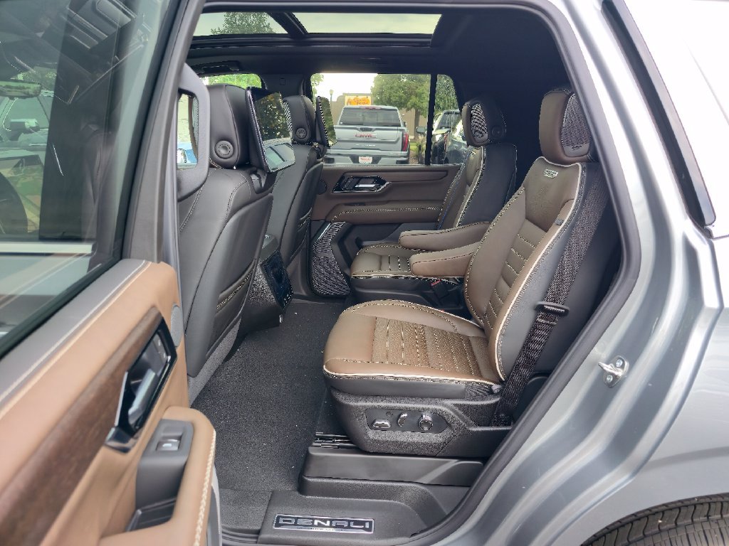 New 2026 GMC Yukon Denali Ultimate AWD/4WD image 24
